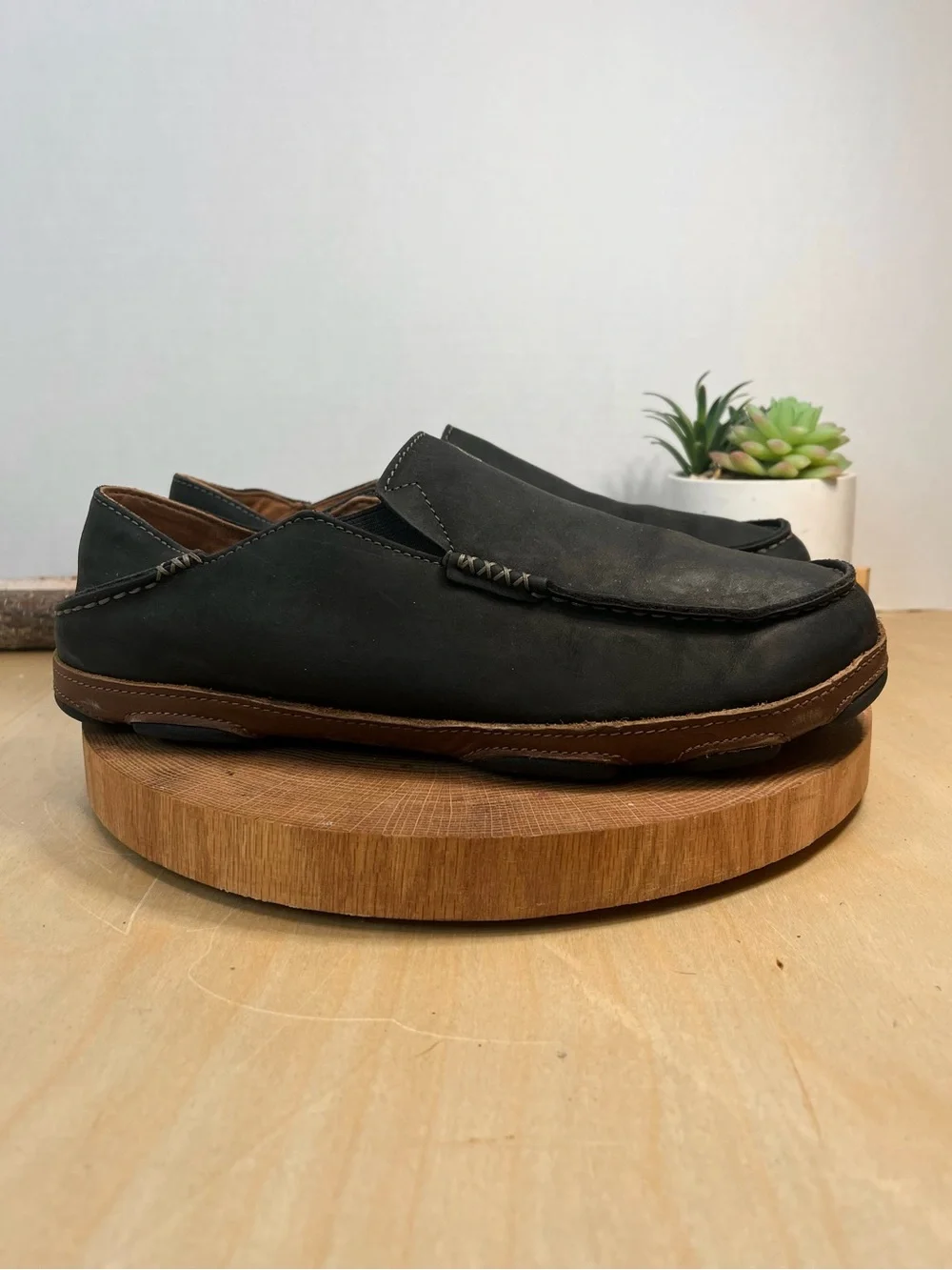 OluKai Moloa Men's Black Leather Slip-On Loafers Drop-In Heel Size 10.5